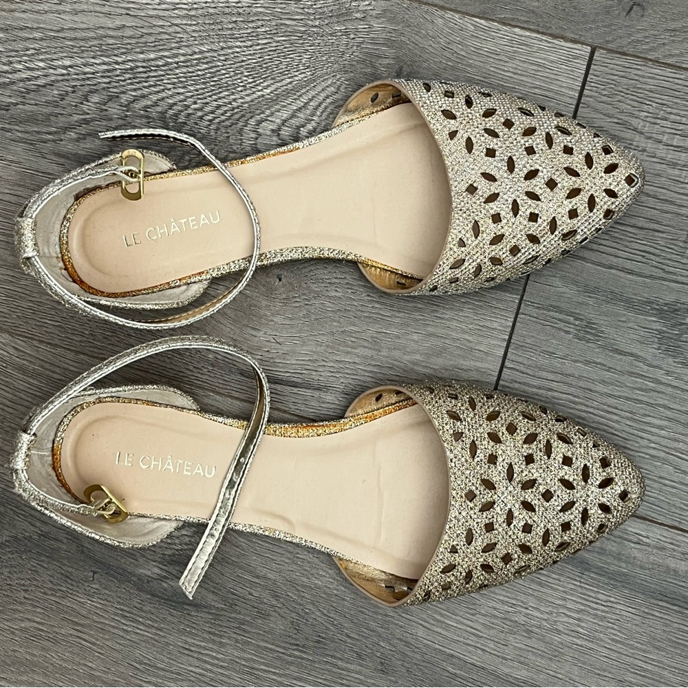 Le chateau Women's Gold Flats